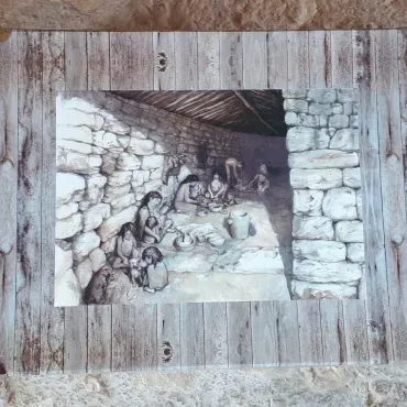 Maleta de la sala de prehistòria tancada